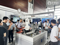 <b>华龙工鸿工业操做系统发布PLC和具身智能工业机</b>